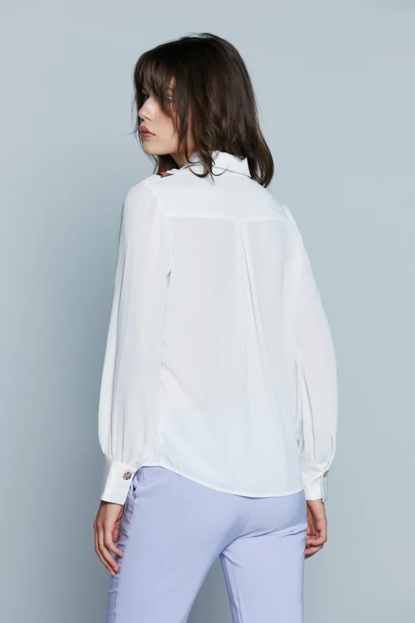 Camisa SEGOVIA con solapas, trabillas en los hombros y detalles de satén - Imagen 3