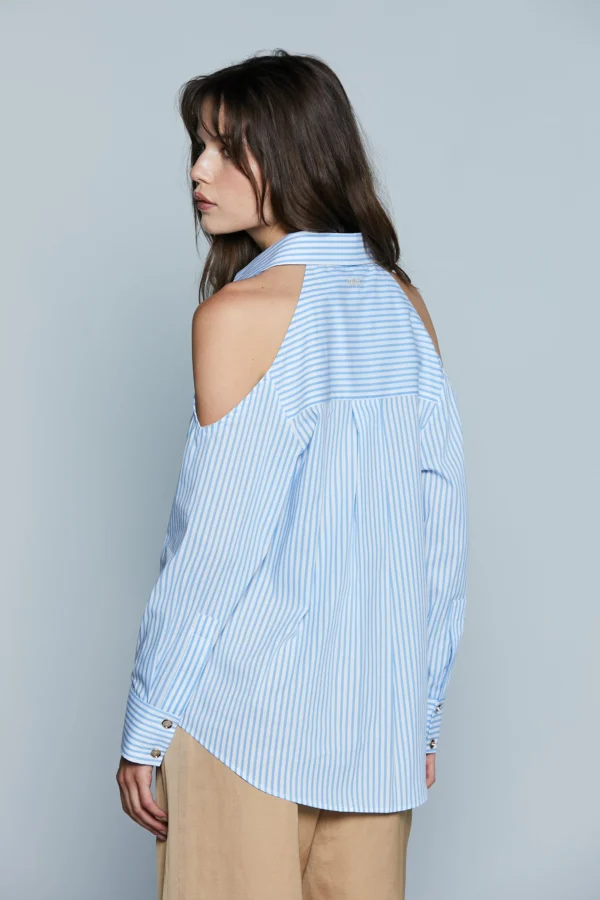 Camisa larga ORIHUELA con abertura en el hombro más bordado de logotipo más rayas de pedrería - Imagen 3