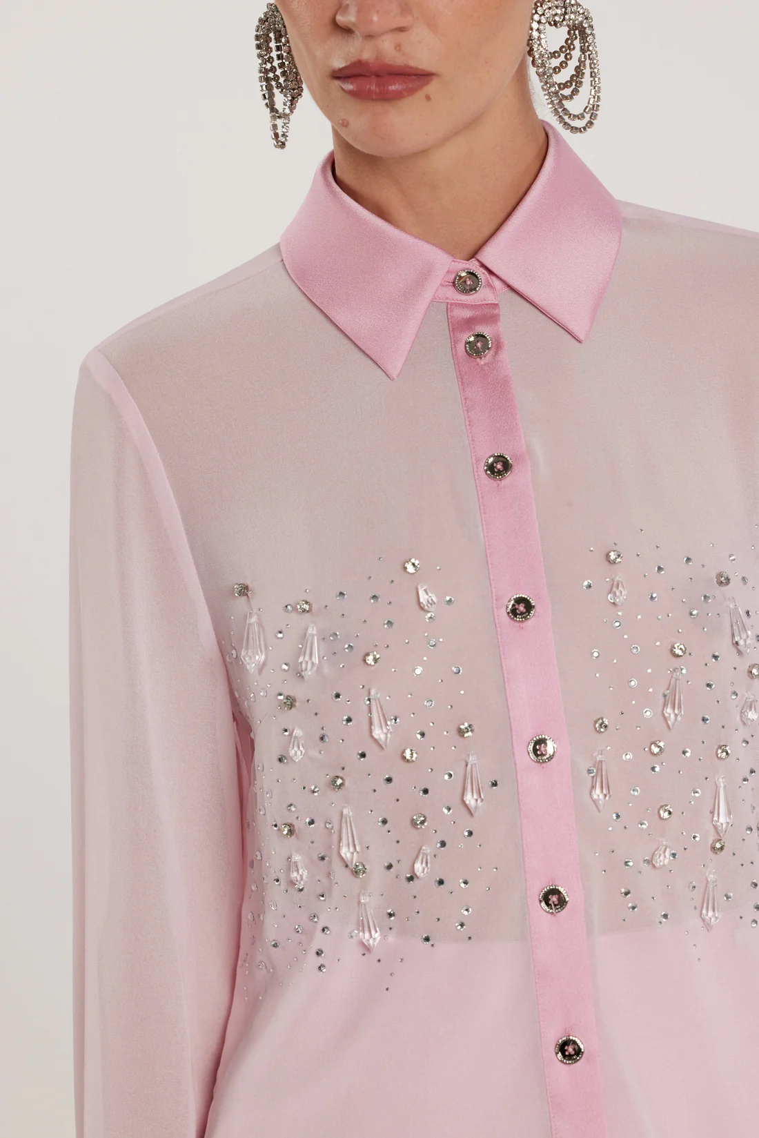 Camisa KITON de manga larga, con inserciones de satén, gemelos y aplicaciones de pedrería - Imagen 3