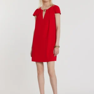 Vestido corto STEPHANE de manga larga, escote en V, trabilla con logo y pliegues